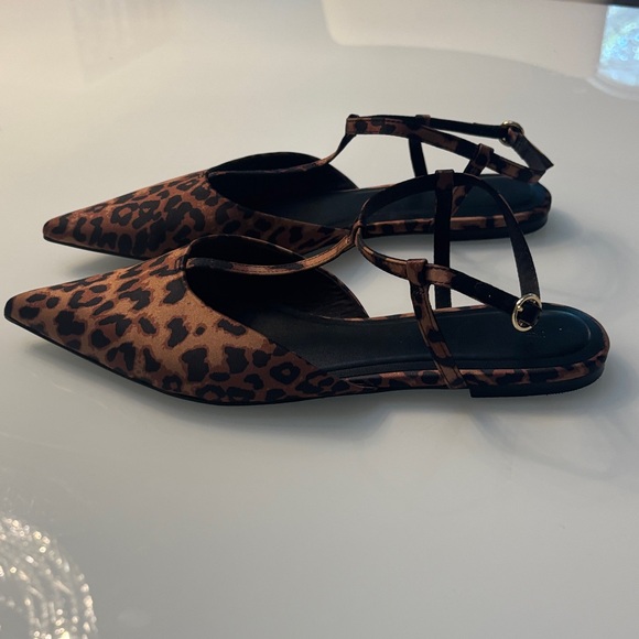 H&M Brown Leopard Print T-strap Flats great quality size 40 (9) gently worn - Picture 2 of 6
